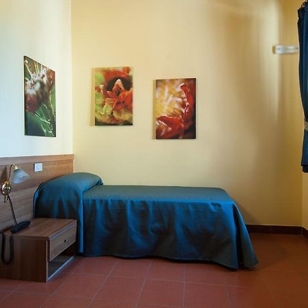 Hotel Capranica Exterior photo